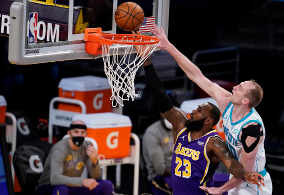 詹姆斯砍37+8+6三球26分 湖人116-105胜黄蜂取四连胜 詹姆斯砍37+8+6三球26分 湖人116-105胜黄蜂取四连胜