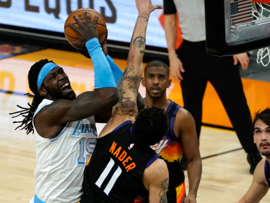 詹皇缺阵保罗三双+里程碑 布克26+9 太阳111-94击败湖人 詹皇缺阵保罗三双+里程碑 布克26+9 太阳111-94击败湖人