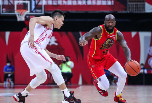 琼斯42分三双约翰逊34+15 吉林99-107不敌青岛遭两连败 琼斯42分三双约翰逊34+15 吉林99-107不敌青岛遭两连败