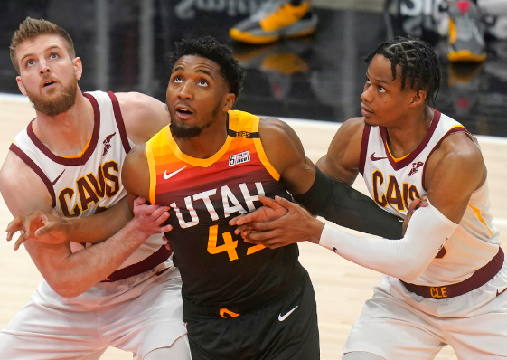 NBA-爵士114-75大胜骑士主场20连胜 米切尔19分戈贝尔18+17 NBA-爵士114-75大胜骑士主场20连胜 米切尔19分戈贝尔18+17