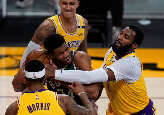 庄神首秀伤退字母哥25+10 雄鹿112-97轻取湖人终止三连败 庄神首秀伤退字母哥25+10 雄鹿112-97轻取湖人终止三连败