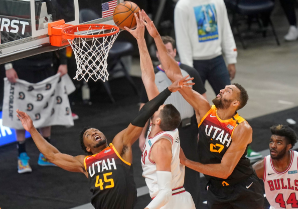 NBA-爵士113-106险胜公牛豪取8连胜 米切尔26分戈贝尔19+13 NBA-爵士113-106险胜公牛豪取8连胜 米切尔26分戈贝尔19+13