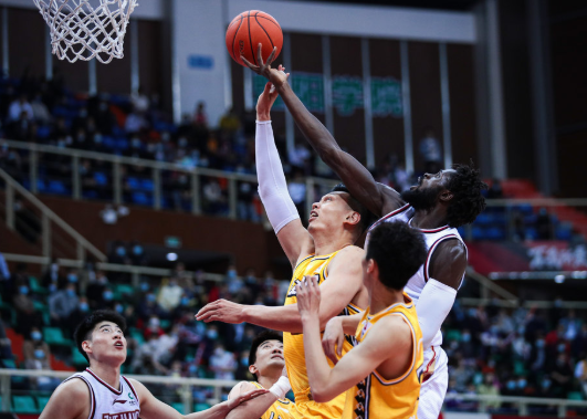 广厦104-93击败浙江德比夺4连胜 赵岩昊33分胡金秋24+13 广厦104-93击败浙江德比夺4连胜 赵岩昊33分胡金秋24+13