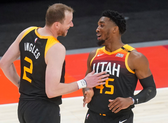 NBA-爵士137-91狂胜魔术迎九连胜 米切尔22分全队半场18记三分 NBA-爵士137-91狂胜魔术迎九连胜 米切尔22分全队半场18记三分