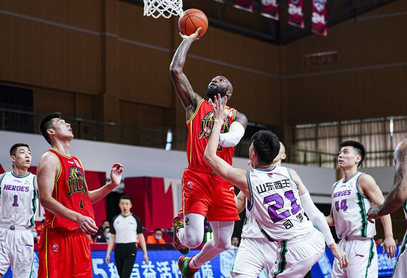 吉林108-102力克山东迎三连胜 琼斯50+13+9两人意外伤退 吉林108-102力克山东迎三连胜 琼斯50+13+9两人意外伤退