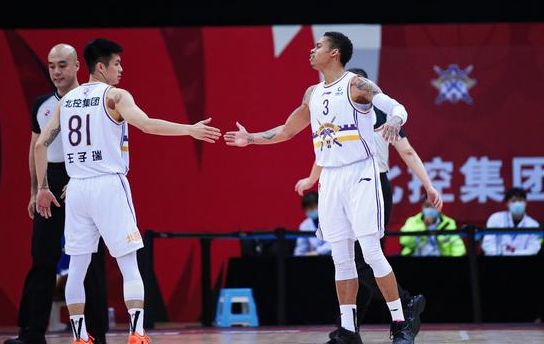 杨49+8北控107-91大胜广州赢得卡位战 摩尔24分孙悦11+6 杨49+8北控107-91大胜广州赢得卡位战 摩尔24分孙悦11+6