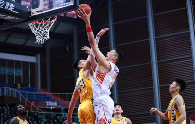 广厦96-103不敌深圳终止四连胜 沈梓捷26+13赵岩昊24分 广厦96-103不敌深圳终止四连胜 沈梓捷26+13赵岩昊24分