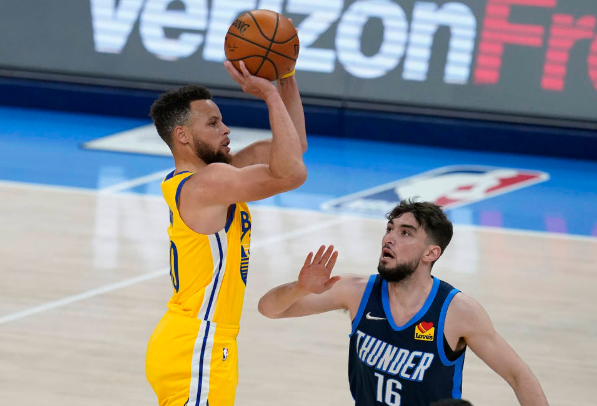 勇士147-109狂胜雷霆平三分纪录 库里三节42+8+6追梦三双 勇士147-109狂胜雷霆平三分纪录 库里三节42+8+6追梦三双