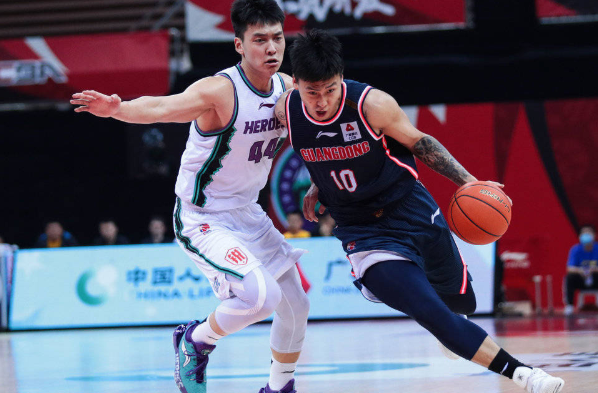 广东118-112擒山东总分2-0进总决赛 赵睿29分哈德森31+13 广东118-112擒山东总分2-0进总决赛 赵睿29分哈德森31+13