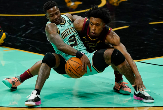 罗齐尔25+6助塞克斯顿28分 黄蜂108-102胜骑士结束两连败 罗齐尔25+6助塞克斯顿28分 黄蜂108-102胜骑士结束两连败