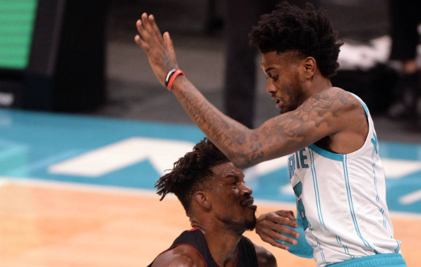 热火121-111轻取黄蜂迎来三连胜 巴特勒18+8+8阿德巴约两双 热火121-111轻取黄蜂迎来三连胜 巴特勒18+8+8阿德巴约两双