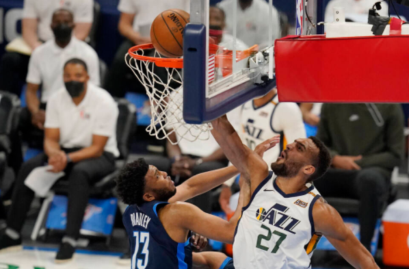 爵士5人上双109-93胜雷霆 戈贝尔16+18博格达诺维奇22分 爵士5人上双109-93胜雷霆 戈贝尔16+18博格达诺维奇22分