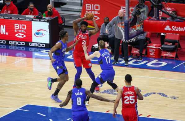 76人122-97大胜魔术止住连败 恩比德13+11小库里砍下20分 76人122-97大胜魔术止住连败 恩比德13+11小库里砍下20分