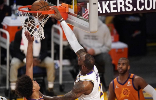 太阳100-92胜湖人总分2-2 詹皇25+12+6浓眉伤退 保罗18+9 太阳100-92胜湖人总分2-2 詹皇25+12+6浓眉伤退 保罗18+9