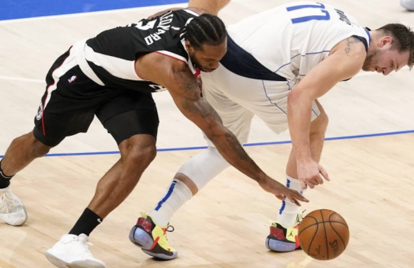 快船106-91大胜独行侠 总分2-2 小卡29+10东契奇19分15铁 快船106-91大胜独行侠 总分2-2 小卡29+10东契奇19分15铁