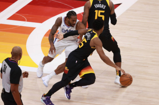 15日NBA前瞻:快船盼擒爵士扳平比分 76人欲擒老鹰冲赛点 15日NBA前瞻:快船盼擒爵士扳平比分 76人欲擒老鹰冲赛点