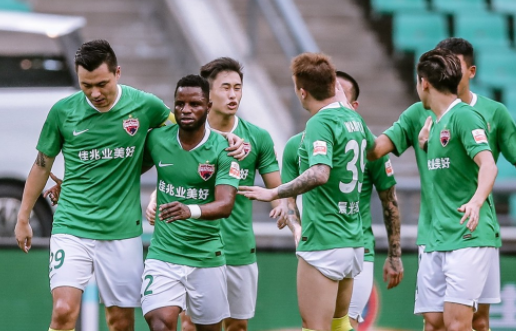 中超-深圳4-1大胜青岛6轮不败 郜林传射阿奇姆彭建功 中超-深圳4-1大胜青岛6轮不败 郜林传射阿奇姆彭建功