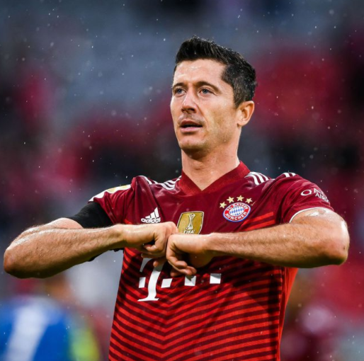 德甲-拜仁3-2险胜科隆 莱万破门+中框格纳布里双响 德甲-拜仁3-2险胜科隆 莱万破门+中框格纳布里双响