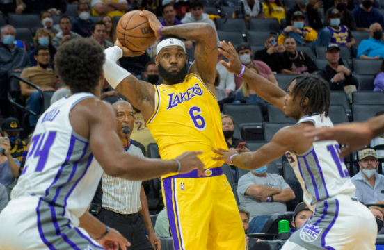 詹姆斯空砍30+6+6威少18分 湖人112-116负国王季前赛全败 詹姆斯空砍30+6+6威少18分 湖人112-116负国王季前赛全败