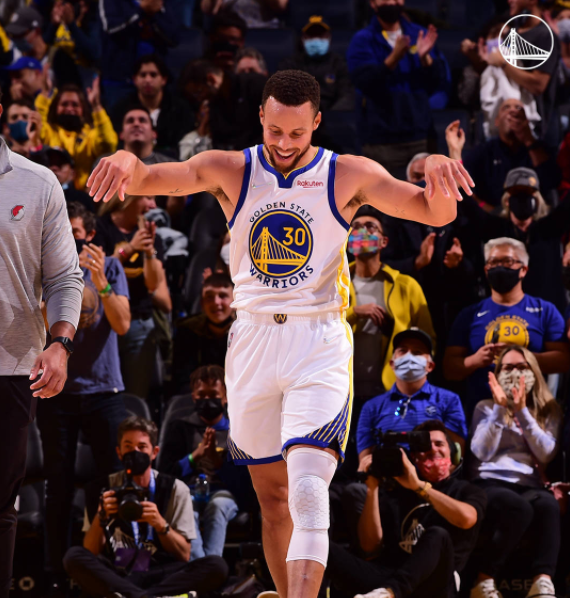 勇士119-97擒开拓者季前赛全胜 库里三节41+9利拉德缺阵 勇士119-97擒开拓者季前赛全胜 库里三节41+9利拉德缺阵