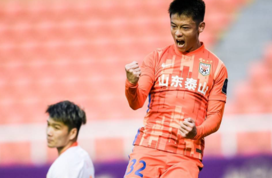 足协杯-山东泰山2-0战胜武汉队 田鑫破门宋龙补射建功 足协杯-山东泰山2-0战胜武汉队 田鑫破门宋龙补射建功