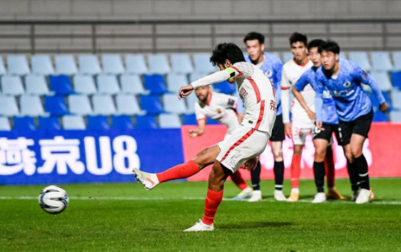 足协杯-海港3-0大连抢占先机 吕文君破门00后小将建功 足协杯-海港3-0大连抢占先机 吕文君破门00后小将建功