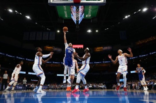 恩比德22+9库里28分 76人17记三分球客场115-103擒雷霆 恩比德22+9库里28分 76人17记三分球客场115-103擒雷霆