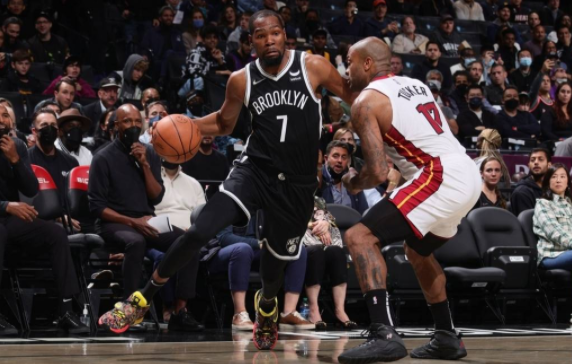 热火106-93轻取篮网 杜兰特25+11哈登14分 巴特勒17+14 热火106-93轻取篮网 杜兰特25+11哈登14分 巴特勒17+14