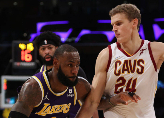 湖人113-101轻取骑士 詹姆斯复出26+8甜瓜24分 湖人113-101轻取骑士 詹姆斯复出26+8甜瓜24分