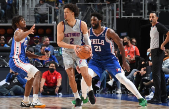 恩比德19+9状元两双回暖 残阵76人109-98逆转战胜活塞 恩比德19+9状元两双回暖 残阵76人109-98逆转战胜活塞