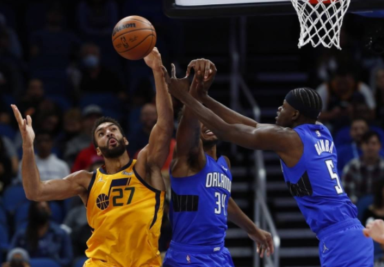 安东尼33分米切尔21分 魔术107-100逆转爵士终结2连败 安东尼33分米切尔21分 魔术107-100逆转爵士终结2连败