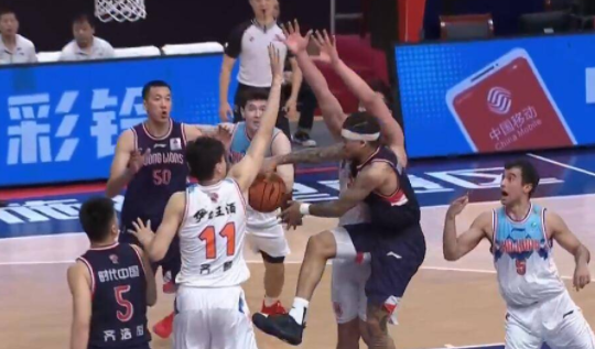 陈盈骏砍21+17阿不都25分 广州中13记三分以117-102双杀新疆 陈盈骏砍21+17阿不都25分 广州中13记三分以117-102双杀新疆