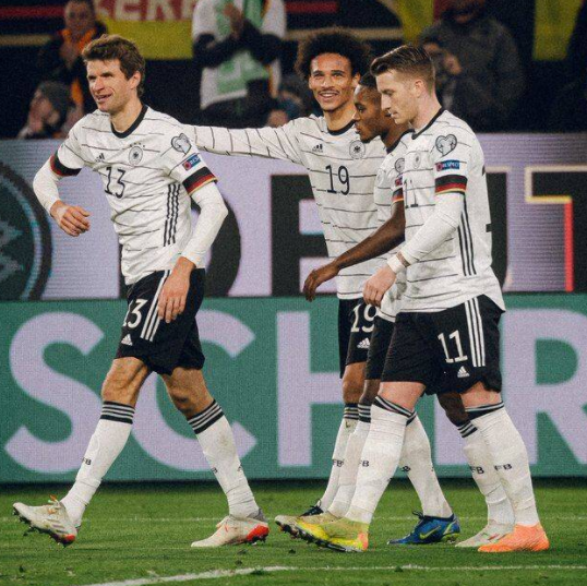 世预赛-德国前瞻:穆勒获队长袖标 弗里克率队再造惨案? 世预赛-德国前瞻:穆勒获队长袖标 弗里克率队再造惨案?