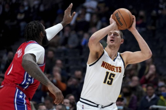 约基奇砍30+10+7主帅遭驱逐 76人103-89胜掘金止5连败 约基奇砍30+10+7主帅遭驱逐 76人103-89胜掘金止5连败