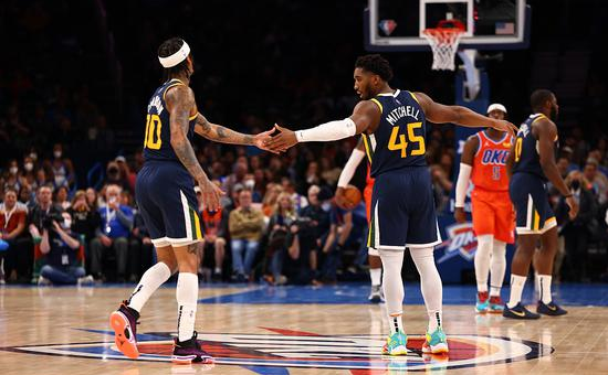 戈贝尔15+17+5多尔特27分 爵士6人上双110-104力克雷霆 戈贝尔15+17+5多尔特27分 爵士6人上双110-104力克雷霆