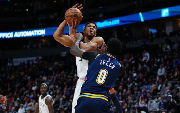 雄鹿120-109轻取掘金斩获六连胜 字母哥砍24+13领6人上双 雄鹿120-109轻取掘金斩获六连胜 字母哥砍24+13领6人上双