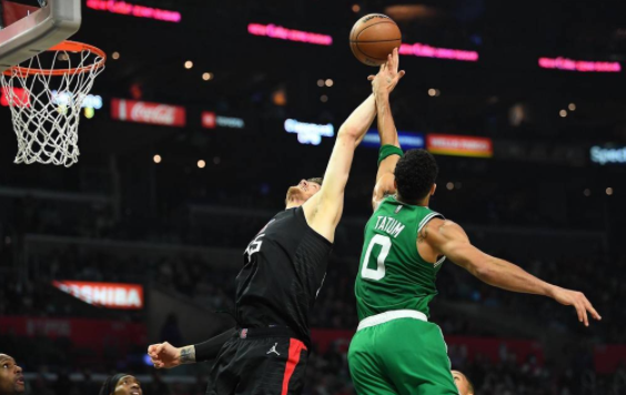 塔图姆29+10波士顿轰27分 乔治缺阵快船114-111险胜绿军 塔图姆29+10波士顿轰27分 乔治缺阵快船114-111险胜绿军