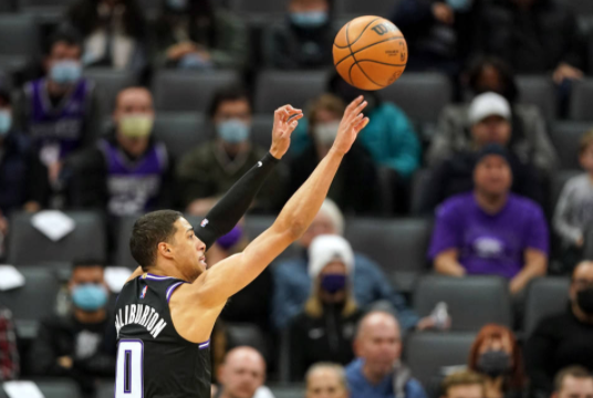 哈利伯顿27+11希尔德29分 国王121-114赛季首次胜马刺 哈利伯顿27+11希尔德29分 国王121-114赛季首次胜马刺