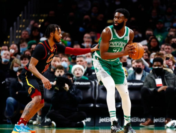 骑士101-111不敌绿军结束六连胜 塔图姆18+9+5布朗34分 骑士101-111不敌绿军结束六连胜 塔图姆18+9+5布朗34分