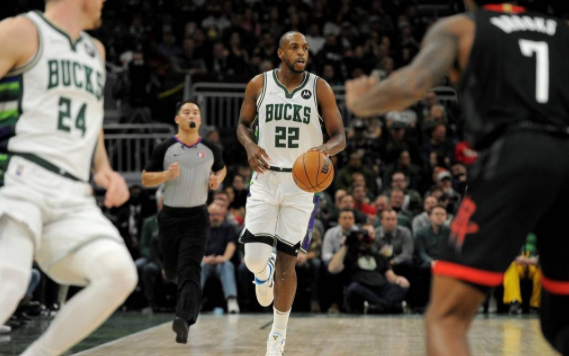 雄鹿126-106大胜火箭 霍乐迪24+10米德尔顿复出23分 雄鹿126-106大胜火箭 霍乐迪24+10米德尔顿复出23分