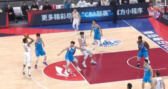 张骋宇20+5约翰逊12+12 青岛6人上双100-80轻取北控 张骋宇20+5约翰逊12+12 青岛6人上双100-80轻取北控