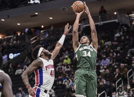 活塞115-106擒雄鹿取两连胜 萨迪克-贝34+8字母哥空砍31分 活塞115-106擒雄鹿取两连胜 萨迪克-贝34+8字母哥空砍31分