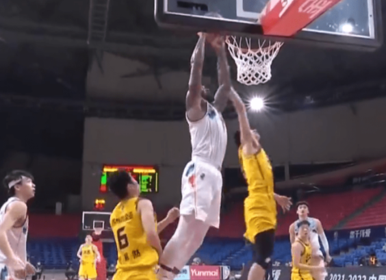 摩尔特里31+12于德豪18+11 新疆加时98-93险胜送江苏9连败 摩尔特里31+12于德豪18+11 新疆加时98-93险胜送江苏9连败