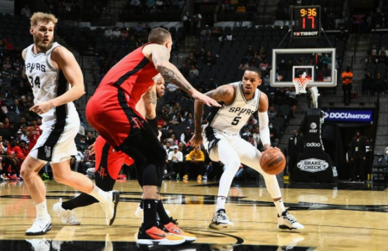 戈登31分穆雷空砍32+10+11 马刺124-128负火箭遭4连败 戈登31分穆雷空砍32+10+11 马刺124-128负火箭遭4连败