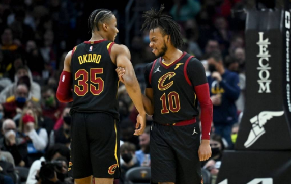 雷霆87-94负骑士 加兰德23+11马尔卡宁伤退 多尔特被驱逐 雷霆87-94负骑士 加兰德23+11马尔卡宁伤退 多尔特被驱逐