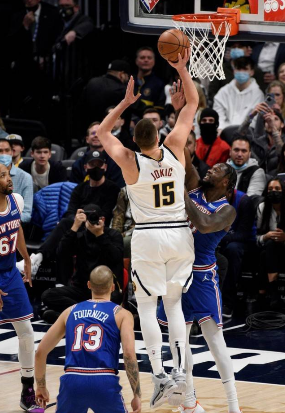 约基奇准三双兰德尔28+10+6 掘金132-115送尼克斯四连败 约基奇准三双兰德尔28+10+6 掘金132-115送尼克斯四连败