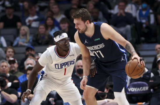 东契奇51+9+6单节28分 独行侠112-105击败快船迎四连胜 东契奇51+9+6单节28分 独行侠112-105击败快船迎四连胜