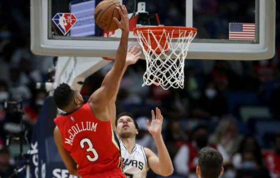 CJ36+11莺歌22分 穆雷31+12马刺124-114擒鹈鹕迎2连胜 CJ36+11莺歌22分 穆雷31+12马刺124-114擒鹈鹕迎2连胜