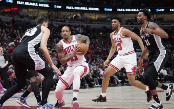 公牛120-109轻取马刺迎来4连胜 德罗赞狂砍40分7助攻 公牛120-109轻取马刺迎来4连胜 德罗赞狂砍40分7助攻