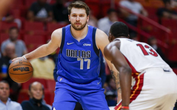 独行侠5人上双107-99擒热火 东契奇砍21+10巴特勒29分 独行侠5人上双107-99擒热火 东契奇砍21+10巴特勒29分